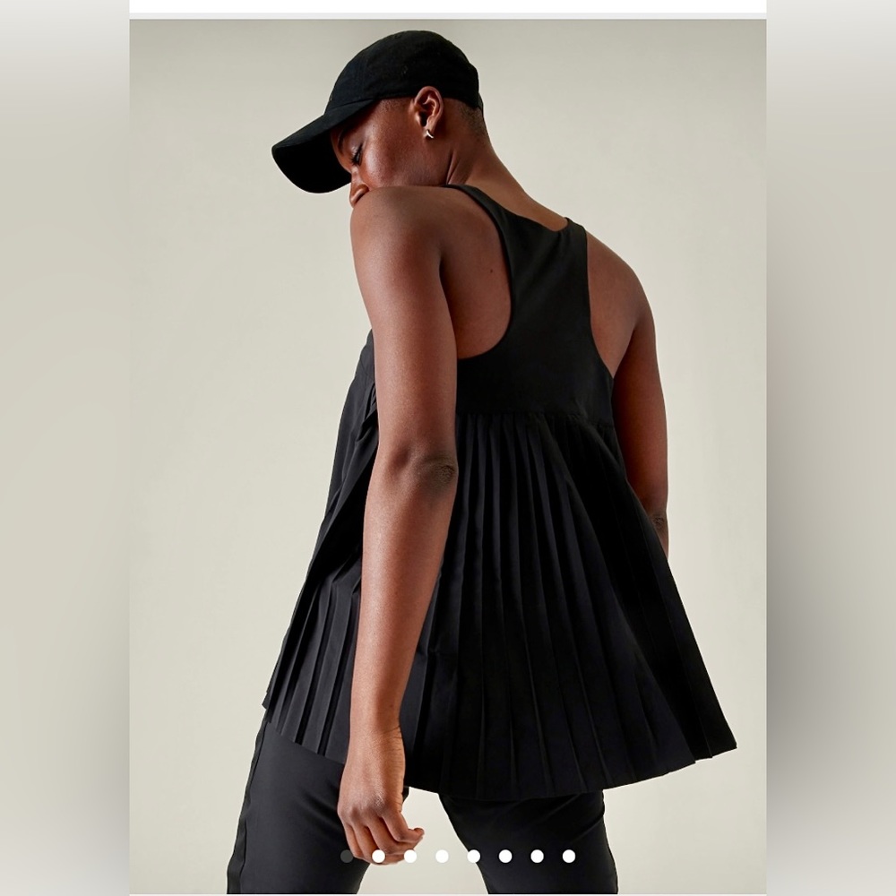 Athleta Swing Forward Pleated Tank. Black. Size L.